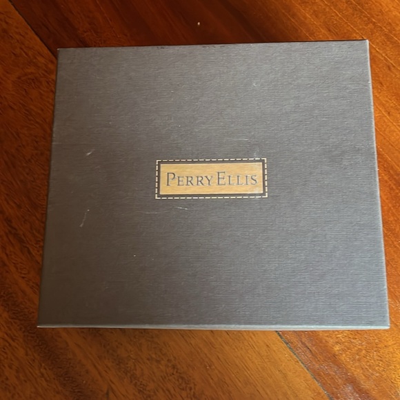 Perry Ellis gift set Cologne and After Shade - Picture 2 of 6